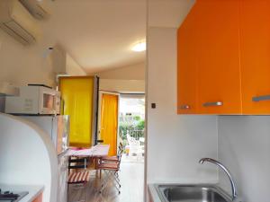 Η κουζίνα ή μικρή κουζίνα στο Polluce