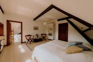 a bedroom with a large white bed in a room at Landhaus Kurzenmoor - Tenne (410 qm) in Seester