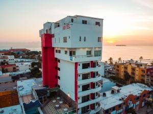 Východ nebo západ slunce při pohledu z hotelu nebo okolí + 30 fotografií