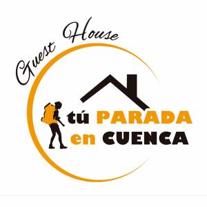 um homem com uma mochila a andar em círculo com a casa de texto la parapa em Casa de Huéspedes Tu Parada en Cuenca em Cuenca