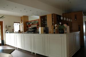 The lounge or bar area at Hotel Ristorante San Carlo Még 37 kép