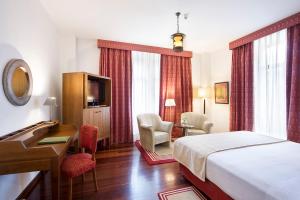 Postel nebo postele na pokoji v ubytování Parador de Limpias