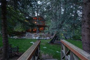 حديقة خارج Treehouse On The Stream Sundance, Utah