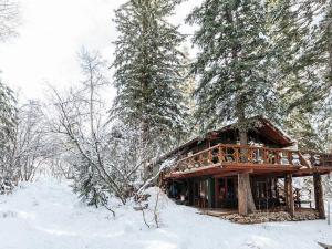 Treehouse On The Stream Sundance, Utah خلال فصل الشتاء