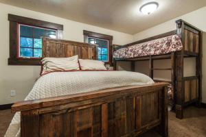 En eller flere senge i et værelse på Hideaway Above The Stream Sundance, Utah
