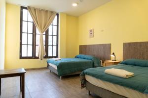 Postel nebo postele na pokoji v ubytování Desert Nights Hostel