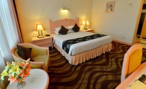 Voodi või voodid majutusasutuse Emerald Puteri Hotel toas