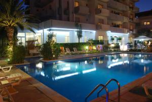 Bazén v ubytování Hotel Costa Verde nebo v jeho okolí