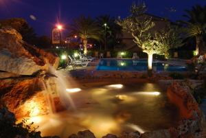 Bazén v ubytování Hotel Costa Verde nebo v jeho okolí
