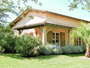 صورة لـ Charming house with private spa في Duras