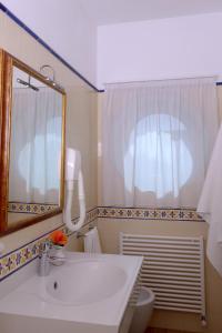 Vonios kambarys apgyvendinimo įstaigoje Residence Costa Smeralda