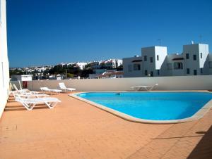 a swimming pool on the roof of a building at Vilas do Mar in Carvoeiro