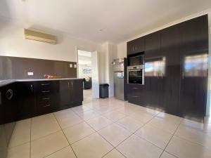 The lobby or reception area at Townsville Wistaria Spacious Home