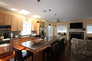 a kitchen with a table and chairs in a room at 96 Mays Way, SOUTH Bethany Beach in Bethany Beach