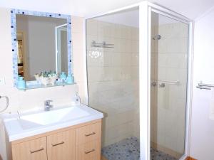 a bathroom with a sink and a shower at Oatlands Retreat in Oatlands