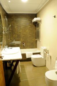 Kúpeľňa v ubytovaní Cumbria Spa Hotel 3* Sup