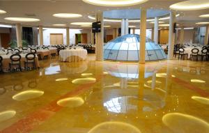 Reštaurácia alebo iné gastronomické zariadenie v ubytovaní Cumbria Spa Hotel 3* Sup