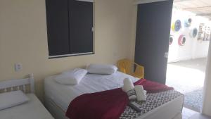 Cama o camas de una habitación en hospedagem penha SC