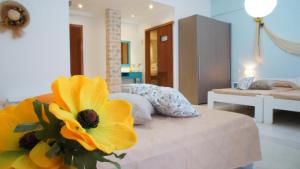 A bed or beds in a room at Idi