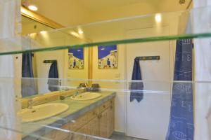 A bathroom at Tree Lodge Mauritius