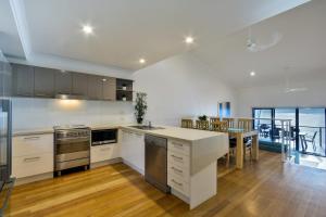 Gallery image of Shorelines 31 Renovated Upmarket Two Bedroom Apartment With Ocean Views And Buggy in Hamilton Island