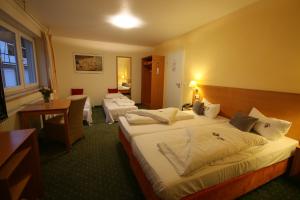 Postel nebo postele na pokoji v ubytování Berggasthof Hotel Igelwirt