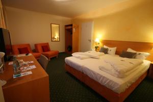 Ein Bett oder Betten in einem Zimmer der Unterkunft Berggasthof Hotel Igelwirt