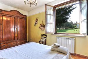 Кровать или кровати в номере Appartamento Girasole - Agriturismo le Selvole +66 фотографий