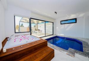 Kép Han - 1 Bedroom Honeymoon Villa in Kalkan szállásáról Kaşban a galériában