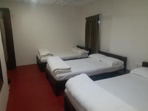 Una cama o camas en una habitación de Back To Nest Homestay