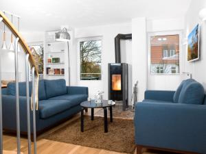 a living room with two blue couches and a table at Landhaus Residenz Kirchsee Morgenstern in Insel Poel