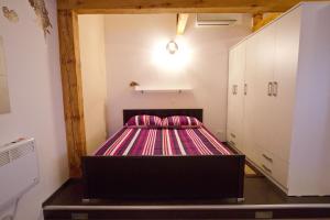 Posteľ alebo postele v izbe v ubytovaní Apartmani Nighty Night