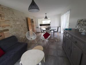 a living room with a couch and a table at Le pigeonnier de La Mouline in Viterbe