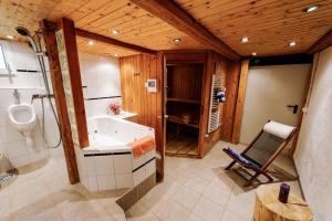 Vonios kambarys apgyvendinimo įstaigoje Swiss Holiday House