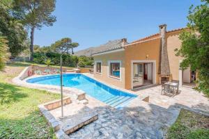 Bazén v ubytovaní Villa Alexandria Cala San Vicente 300m from the beach alebo v jeho blízkosti