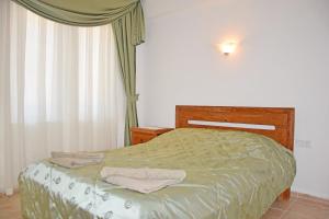 Un dormitorio con una cama y una ventana con cortinas. en Villa Ahad, en Fethiye 22 fotos más