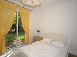 Posteľ alebo postele v izbe v ubytovaní Comfortable holiday home 700 m from the beach