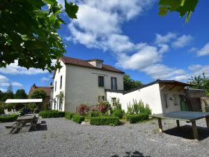 Gallery image of A house suitable for groups and families in Saint-Honoré-les-Bains