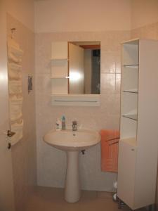 a bathroom with a sink and a mirror at Sincresis in Empoli