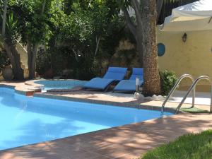 Bazén v ubytovaní Villa in Giannoudi with Pool and Beach Nearby alebo v jeho blízkosti