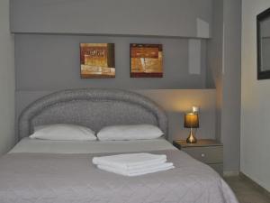 Posteľ alebo postele v izbe v ubytovaní Villa in Giannoudi with Pool and Beach Nearby