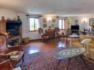 a living room filled with furniture and a fireplace at Cozy detached house, wide garden, wifi in Crespano del Grappa
