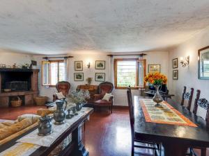 a living room with a table and a couch at Cozy detached house, wide garden, wifi in Crespano del Grappa