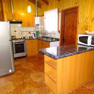Una cocina o cocineta en Cabana Santa Matilde 22 fotos más