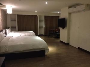 Katil atau katil-katil dalam bilik di Dengfeng Milan Business Hotel +31 gambar
