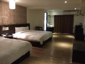 Katil atau katil-katil dalam bilik di Dengfeng Milan Business Hotel