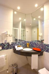 a bathroom with a sink and a large mirror at Holiday Inn Express Reggio Emilia, an IHG Hotel in Reggio Emilia