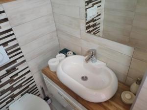 Kúpeľňa v ubytovaní Apartments Poljanak