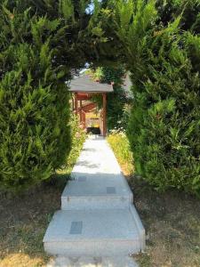Vonkajšia záhrada v ubytovaní Apartments Poljanak