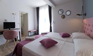 Кровать или кровати в номере Hotel Perla